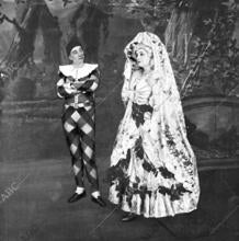 María Guerrero y Díaz de Mendoza, en una escena de "La marquesa Rosalinda," de Ramón del Valle-Inclán